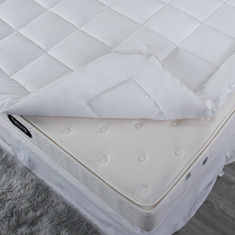 protège matelas blanc