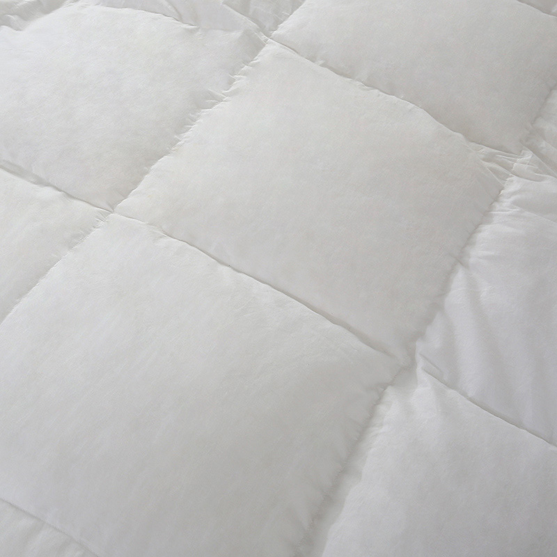 couette en macrofibre blanche