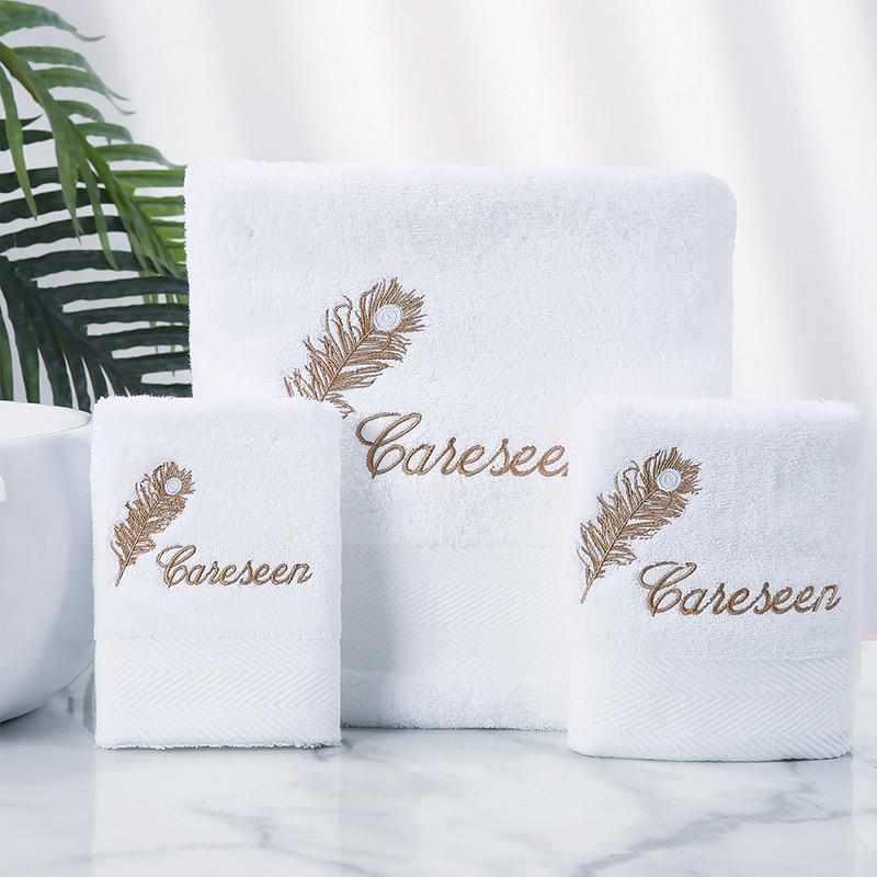 Serviettes de bain blanches de luxe grandes